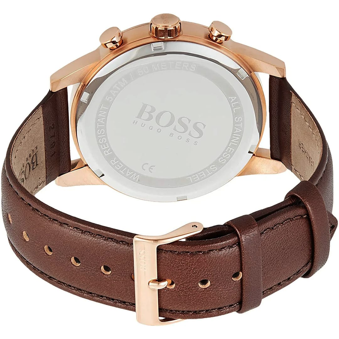 Stražnja strana sata Hugo Boss Navigator 1513496 sa smeđim kožnim remenom.