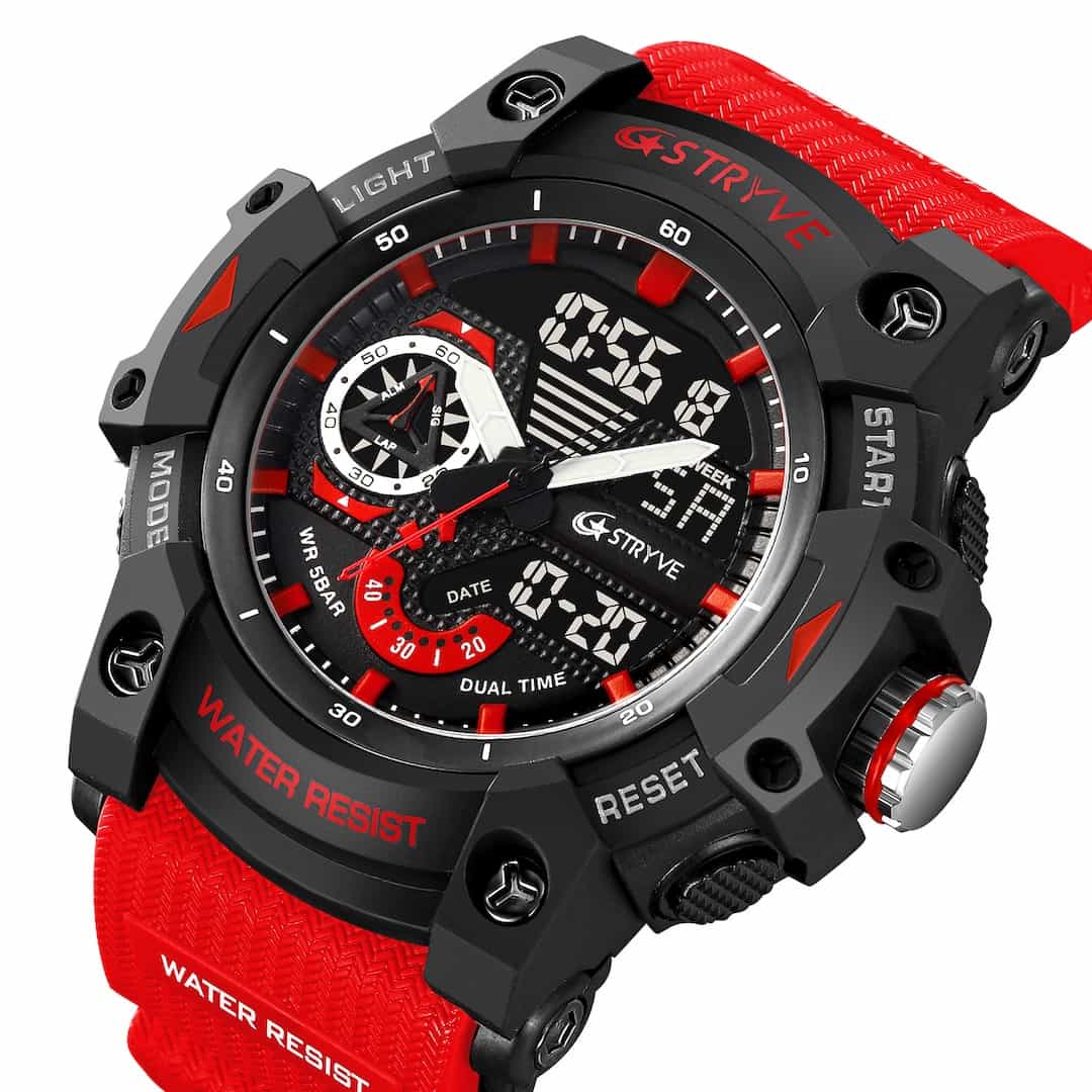 Detaljan prikaz sata Stryve Blast Red s masivnim gumbima i crvenim detaljima