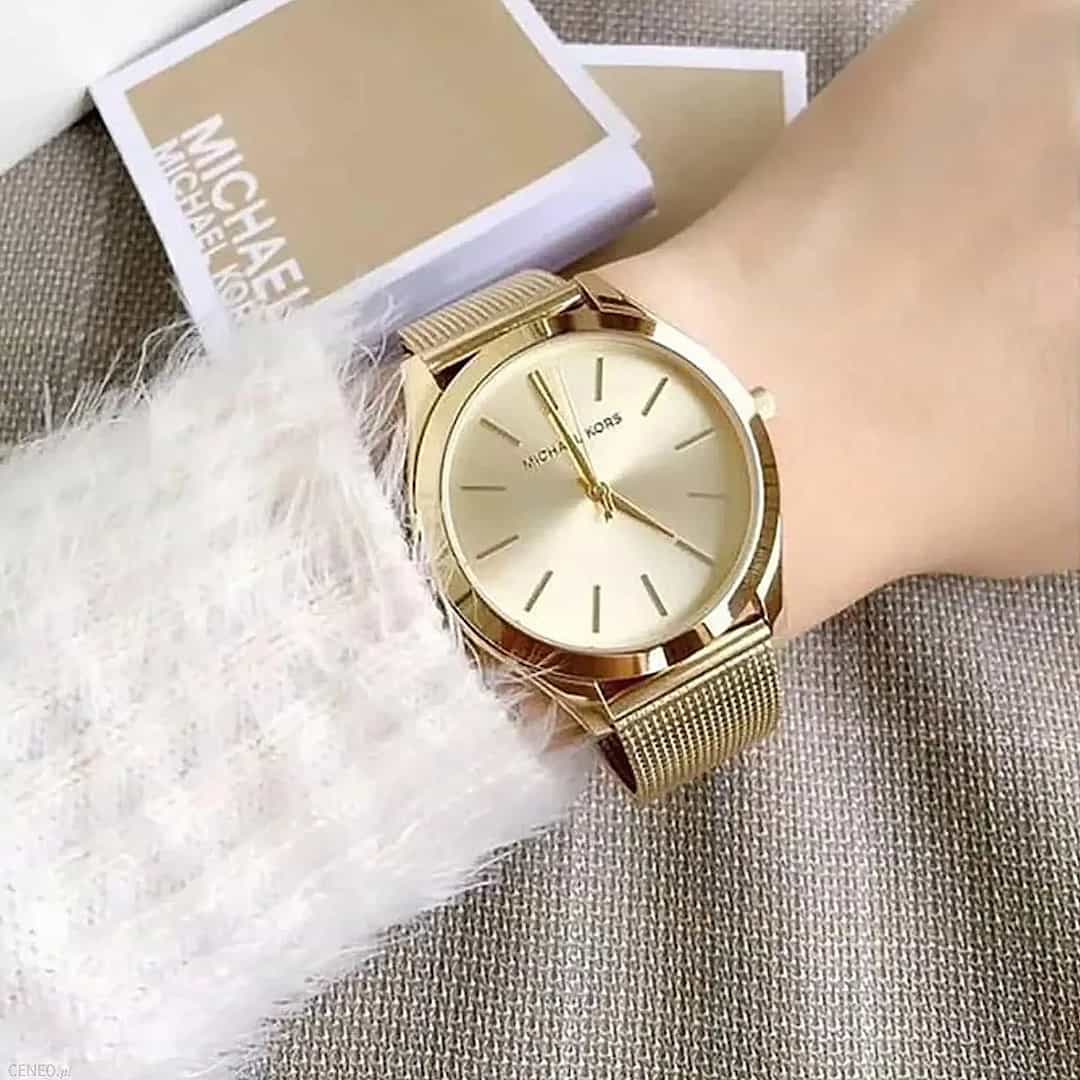 Ženski sat Michael Kors Slim Runway MK3282 u zlatnoj boji s metalnom mrežastom narukvicom
