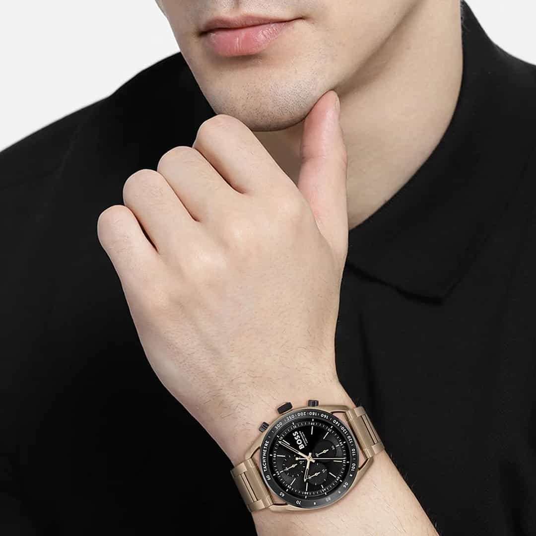 Muški sat Hugo Boss Centre Court 1514027 na zapešću, s metalnim remenom i crnim brojčanikom