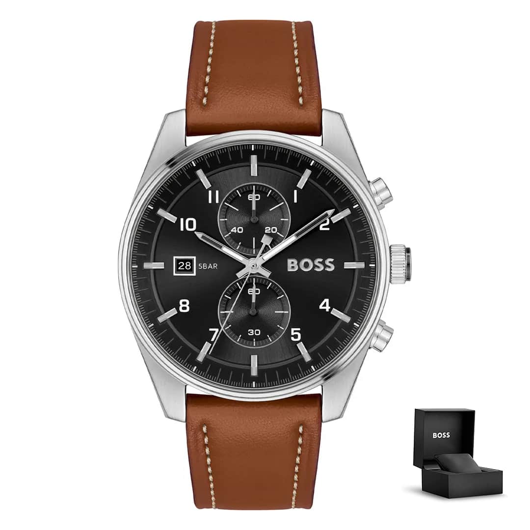 Muški sat Hugo Boss Skytraveller 1514161 s crnim brojčanikom i smeđim kožnim remenom, prikazan s originalnom poklon kutijom<br>